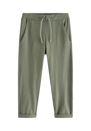 Khakinvihreät kapenevat collegehousut, joissa on kiristysnauhavyötärö, sivutaskut ja käännetyt lahkeensuut valkoisella taustalla.