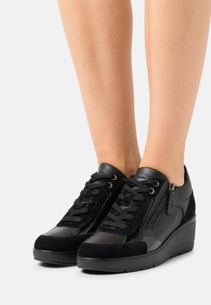 Geox ILDE - Sneakersy niskie