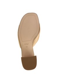 Beige leren schoen met een middelhoge blokhak. Glad bovenwerk, ronde neus, gestructureerde rubberen zool en geperst merkteken aan de onderkant.