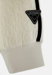 Guess GJ-PRÄGELOGO - Trainingsbroek - weiß