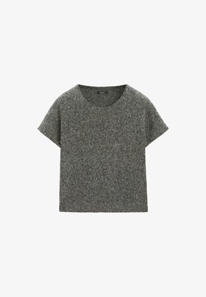 Szary sweter z krótkim rękawem, o okrągłym dekolcie, wykonany z lekko teksturowanej dzianiny, z prostym wykończeniem na dole.