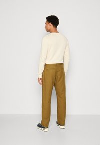 Esprit STRAIGHT PLEAT - Hlače - olive