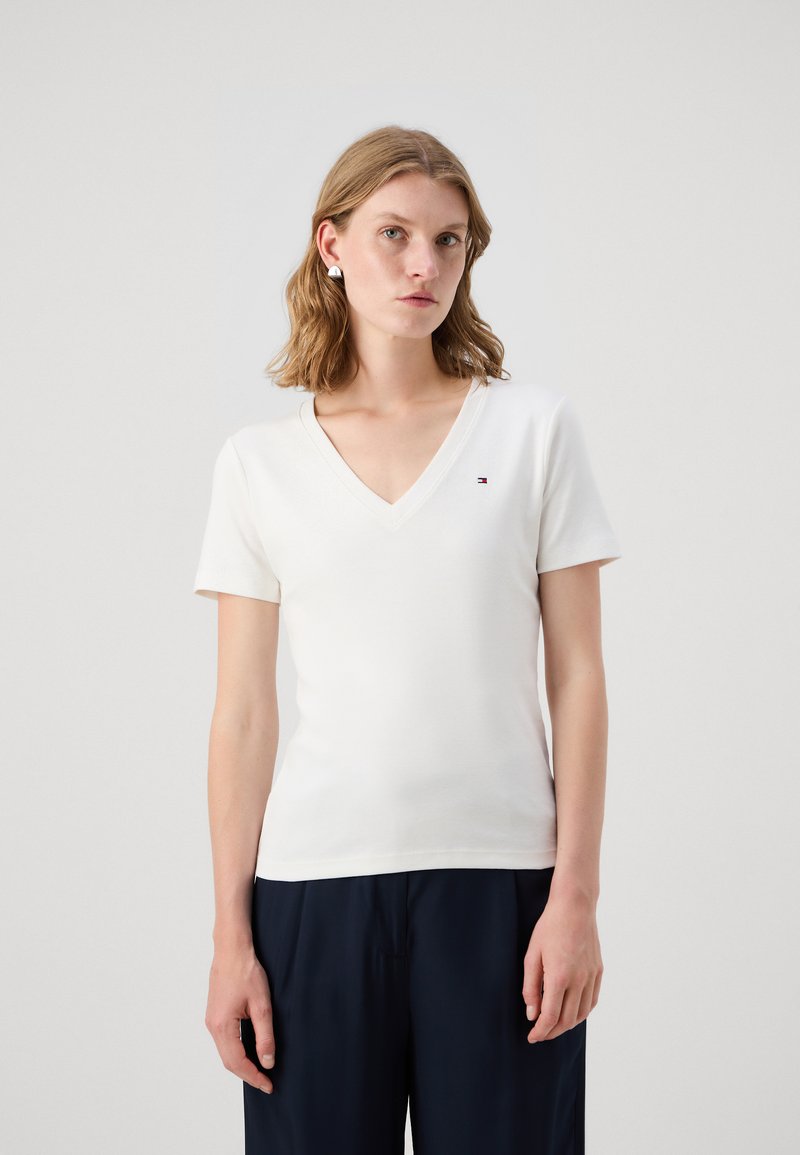 Tommy Hilfiger SLIM CODY V NECK - T-shirts - ecru
