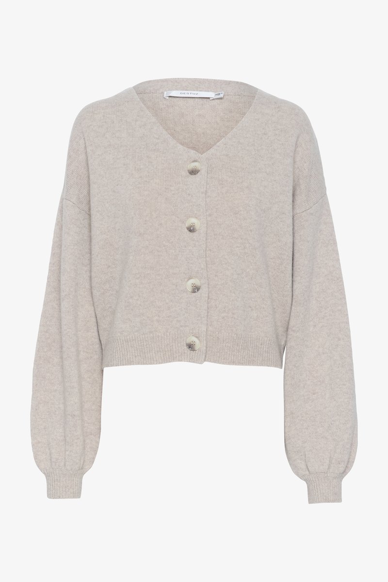 Cardigan court gris clair en maille douce, présentant un col en V, de longues manches bouffantes et quatre grands boutons sur le devant.
