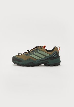 SKYCHASER  - Pohodniški čevlji - olive strata/silver green/core black