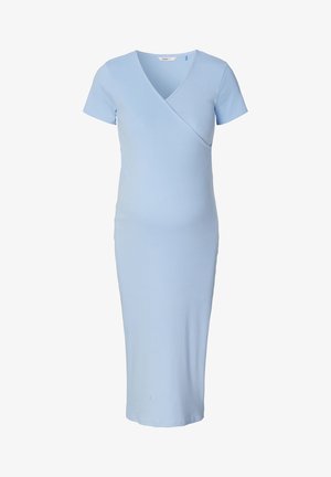 Robe de maternité bleu clair, à manches courtes, avec un design croisé, fabriquée en tissu doux. Présente une silhouette ajustée et une longueur au genou.