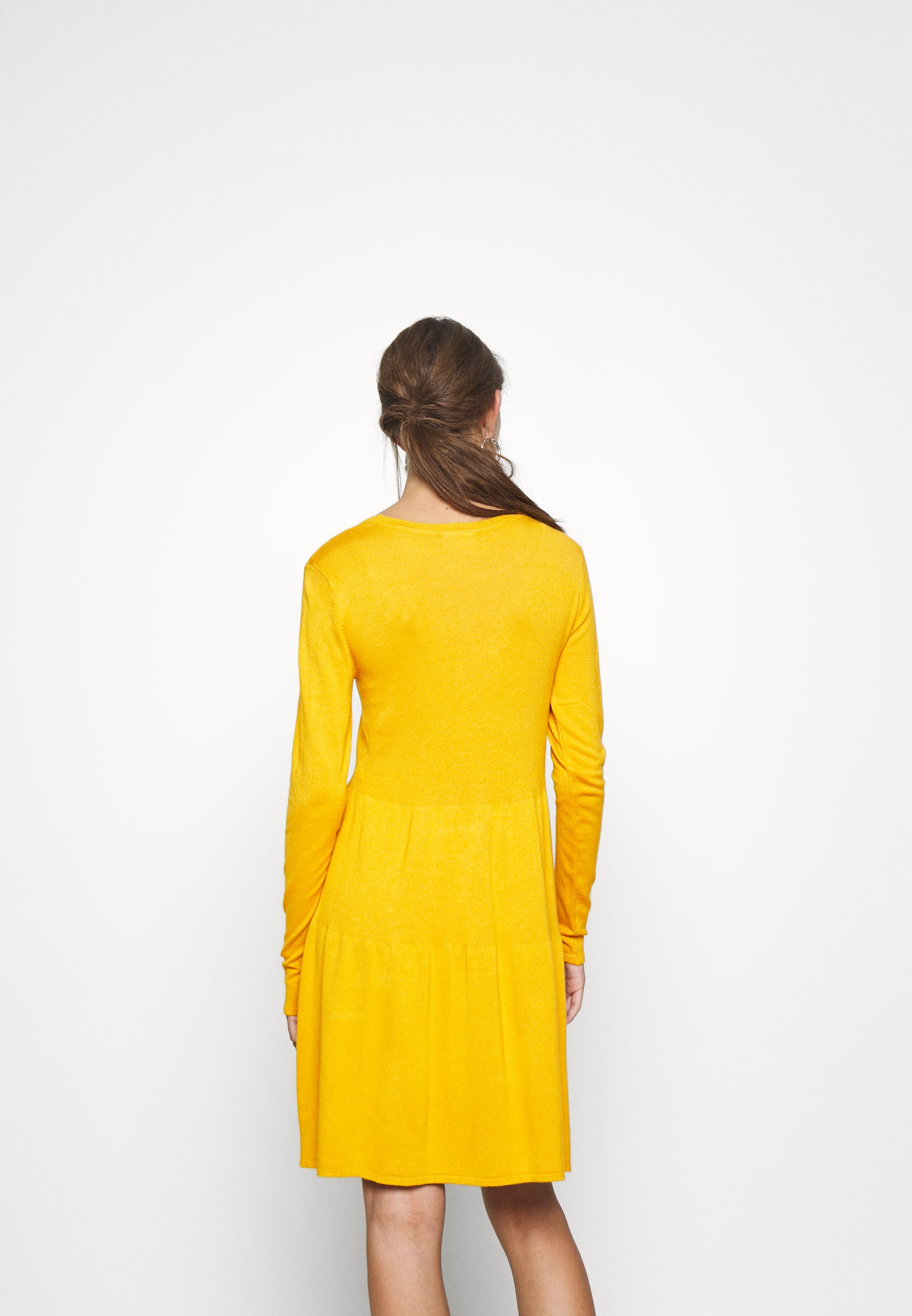 Vila VIBOLONSIA Stickad klänning mineral yellow Zalando.se Vila VISOLARA 34 SLEEVE DRESS Vardagsklänning tortoise