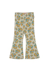 Mønstrede vide bukser i en lys beige stof med et blomsterdesign med gule blomster og grønne blade. Elastisk talje, ribbet struktur.