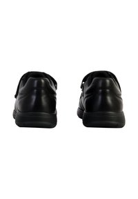 Scarpe in pelle nera con punta arrotondata, finitura liscia e suola imbottita; presentano fasce elastiche per una facile calzata.