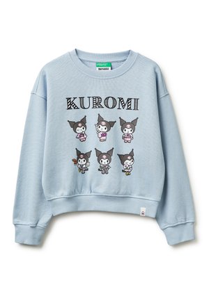 Felpa azzurro chiaro con sei personaggi cartoon di Kuromi in varie pose e il testo "KUROMI" sopra di loro.