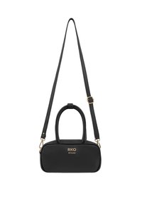 Borsa a tracolla in pelle nera texturizzata, di forma rettangolare, con doppi manici superiori, tracolla regolabile e logo in oro.