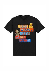 Černé bavlněné tričko s barevným nápisem: "IZZY WIZZY LET'S GET BUSY," se dvěma kreslenými medvědy. Design zahrnuje tučnou, hravou typografii.