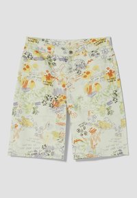 Pantalones cortos de color claro con un estampado floral y abstracto en tonos naranja, púrpura y verde. Cuentan con bolsillos frontales y cierre de botón.