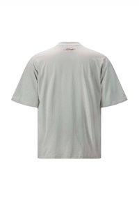 Lys grå t-shirt med korte ærmer lavet af blødt bomuld, med et diskret broderet logo i rødt på den øverste ryg.