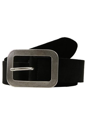 Cintura in suede nero con una grande fibbia quadrata in argento caratterizzata da un design testurizzato a pois. Linee pulite e una finitura liscia.