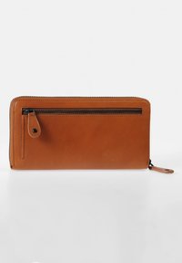 Portafoglio in pelle di un ricco colore marrone, con chiusura zip, tasca frontale con zip e superficie liscia. Design semplice.