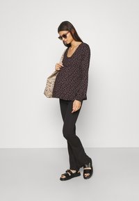 MAMALICIOUS MLLUNA PINTUC FLARED PANT - Calças - black