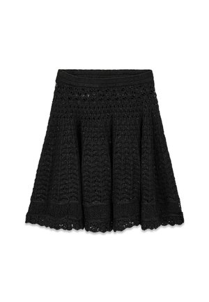 Falda negra de punto crochet con forma acampanada en línea A y detalle de borde festoneado.