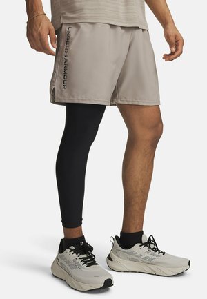 Under Armour, TECH WOVEN WORDMARK - Kurze Sporthose - timberwolf taupe