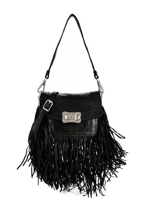 Sac à bandoulière en cuir noir avec des détails à longues franges, boucle argentée et bandoulière réglable.