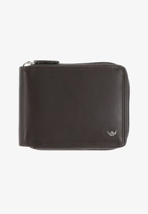 Cartera de cuero marrón oscuro con cierre de cremallera y un pequeño logo metálico con alas en la esquina inferior derecha.
