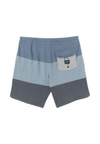 Modré plavky s horizontálními pruhy v světle modré a šedé barvě, s jednolitou tmavě šedou spodní částí a zadní kapsou s klopou.
