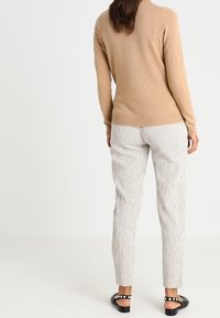 Zalando Essentials Sweter