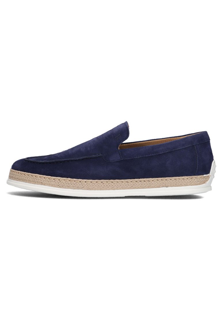 Navy-blaues Wildleder-Slipper mit einer geflochtenen Jutemittelsohle und einer weißen Gummisohle, die eine glatte Textur und ein minimalistisches Design aufweist.