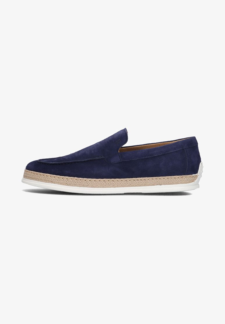 Navy-blaues Wildleder-Slipper mit einer geflochtenen Jutemittelsohle und einer weißen Gummisohle, die eine glatte Textur und ein minimalistisches Design aufweist.