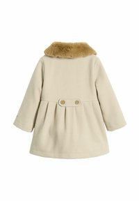 Beige uldfrakke med krave i faux pels, to knapper bagpå, plisseret design og lange ærmer. Glat tekstur og klassisk silhuet.
