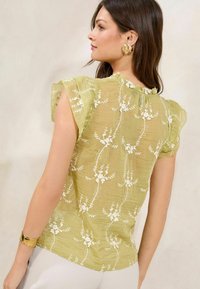 Lipsy REGULAR FIT - EMBROIDERED KEYHOLE DETAIL - Camicetta - green