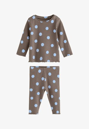 Ensemble haut manches longues et pantalon marron côtelé avec de grosses pois bleu clair, avec fermeture à boutons à l'épaule et bords froncés.