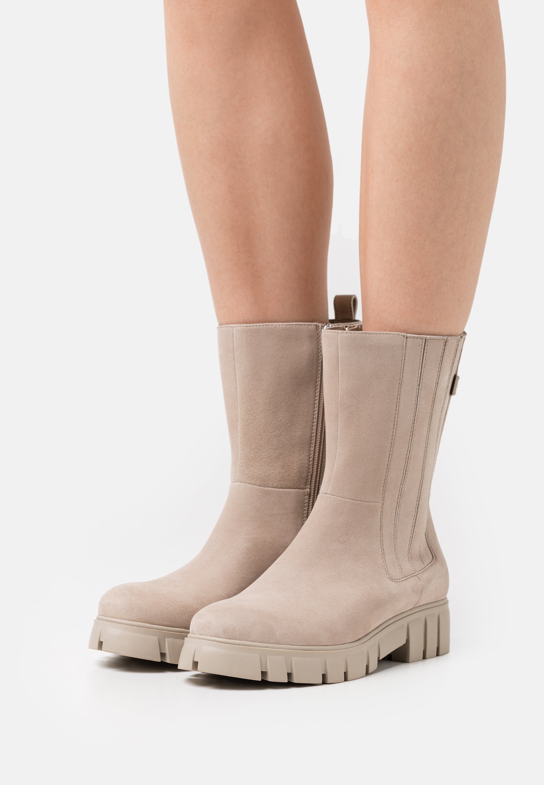 new yorker stiefel beige