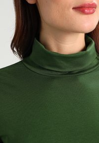 More & More Longsleeve - green