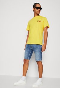 Tommy Jeans SCANTON - Shorts vaqueros - denim medium