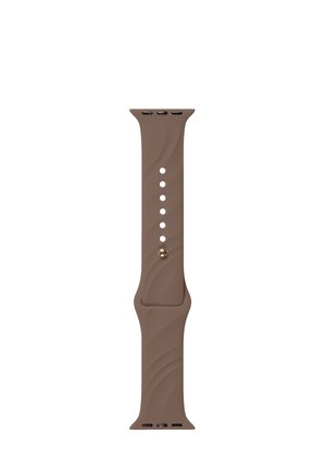 Bracelet de montre connectée en silicone marron avec plusieurs trous de réglage et boucle métallique, présenté à plat sur fond blanc.