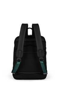 Musta reppu, joka on valmistettu verkosta ja nahasta, varustettu pehmustetuilla olkahihnoilla vihreänä. Suorakulmainen muoto, jossa on vetoketjullinen pääosasto ja minimalistinen muotoilu.