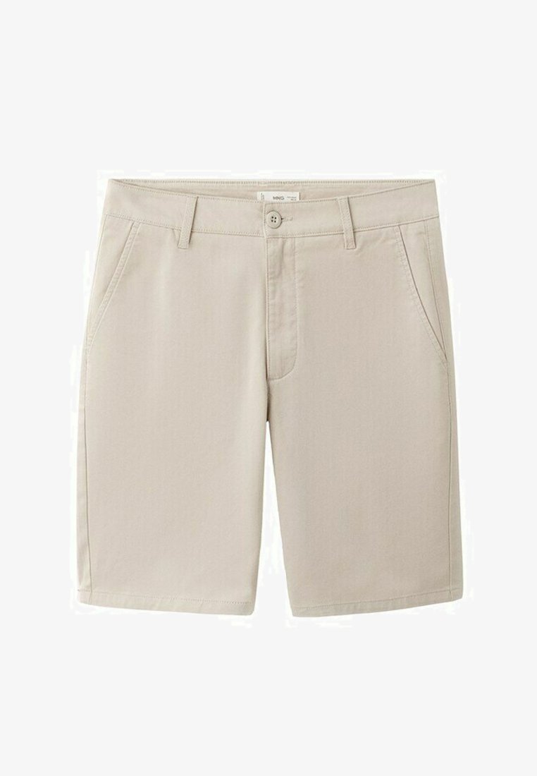 Shorts décontractés beiges à longueur genoux avec passants pour ceinture, bouton frontal, fermeture éclair et poches latérales, posés à plat sur un fond blanc.