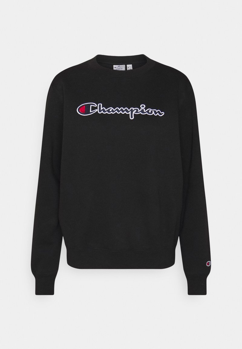 Zwarte lange mouwen crewneck sweater met het "Champion"-logo in wit en rood op de borst en een klein logo op de linker polscuff.