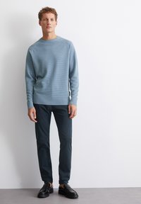 Marc O'Polo CREWNECK WITH RAGLAN WAVE STRUCTURE - Strickpullover - meltwater
