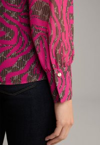 JOOP! Bluse - pink dunkelbraun