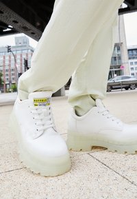 Buffalo ASPHA  - Sapatos casuais com atacadores - white