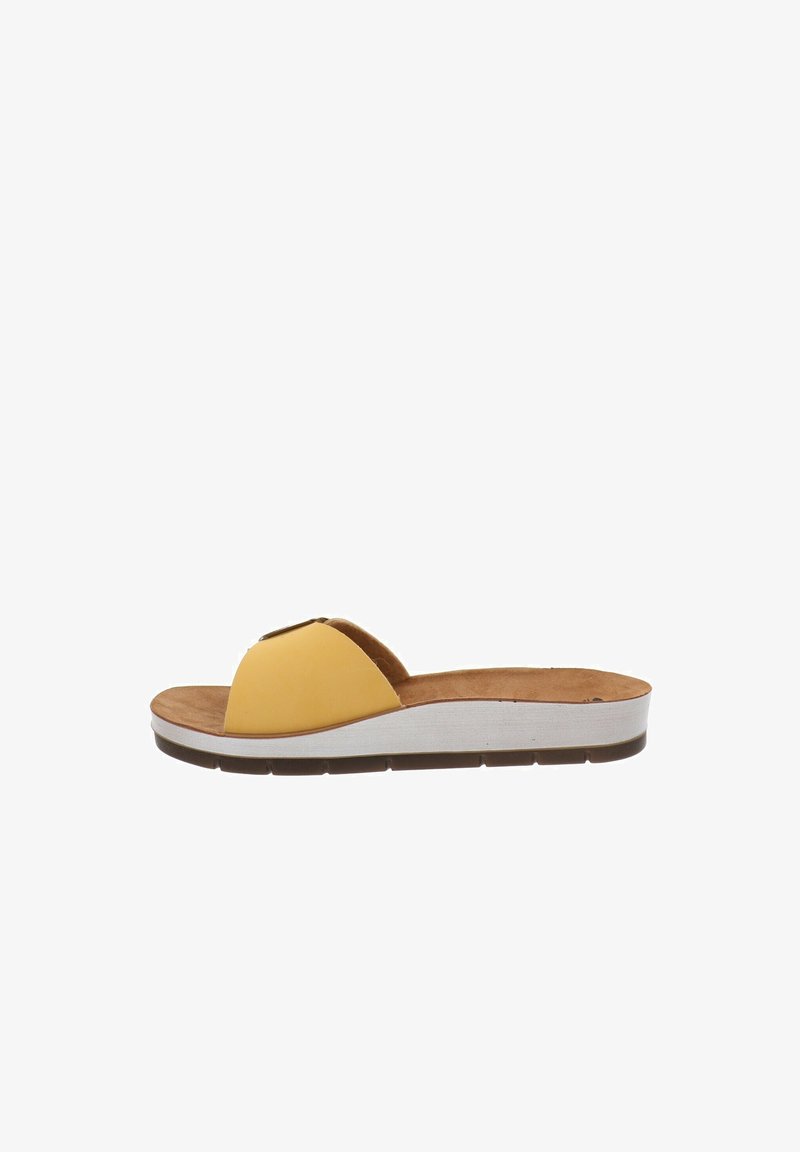 Sandal giallo con punta arrotondata e una fascia larga. Soletta imbottita e suola piatta bianca con fondo testurizzato marrone.