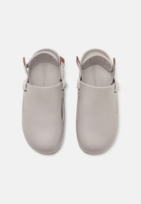 Nike Sportswear CALM MULE UNISEX - Natikači - college grey/med brown