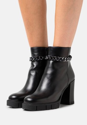 Tamaris, Enkellaarsjes met hoge hak - black