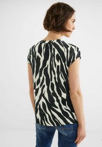 Street One PRINT MIT KNOPFLEISTE - Blusa - schwarz
