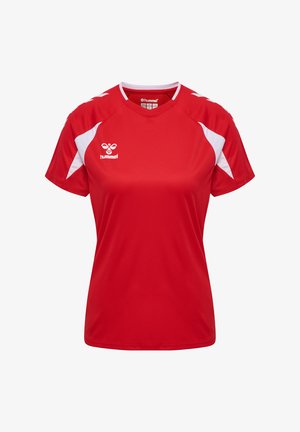 Maillot de sport rouge à manches courtes avec des accents blancs sur les épaules et les côtés, logo Hummel sur la poitrine gauche et le col.