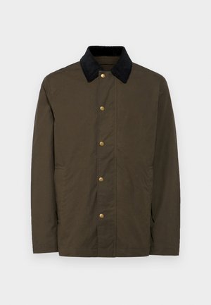 Giacca khaki con bottoni a pressione dorati, colletto in corduroy nero, tasche laterali e un design semplice e dritto. Texture liscia, materiale leggero.