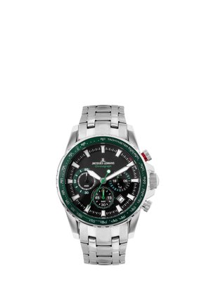 Chronograph-Armbanduhr mit schwarzem Zifferblatt, grünem Tachymeter-Lünettenring, drei Totalisatoren, Datumsanzeige und silbernem Metallgliederarmband.