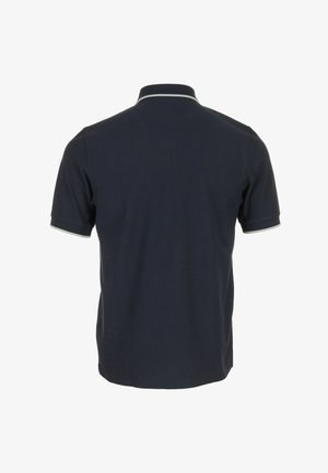 Donkerblauw poloshirt met korte mouwen en lichtgrijze biezen op de kraag en manchetten, van achteren getoond tegen een effen achtergrond.